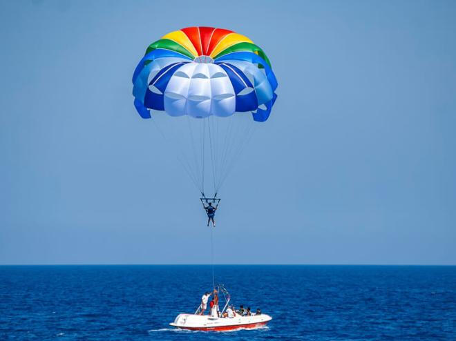 Parasailing Parasailing